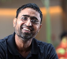 شہباز احمد  (شہباز سینئر) : ہا کی کے کھلاڑی/مین ود الیکٹرک ہیلز